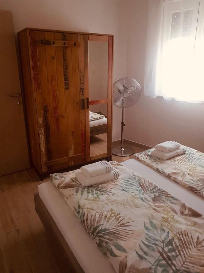 Apartmani Tin Starigrad Paklenica Exteriör bild