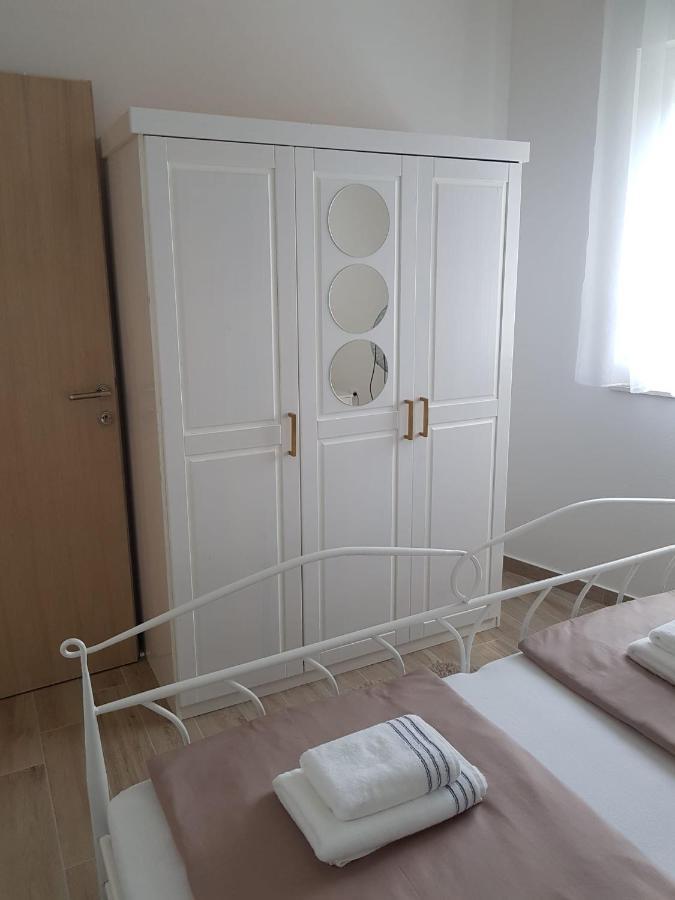 Apartmani Tin Starigrad Paklenica Exteriör bild