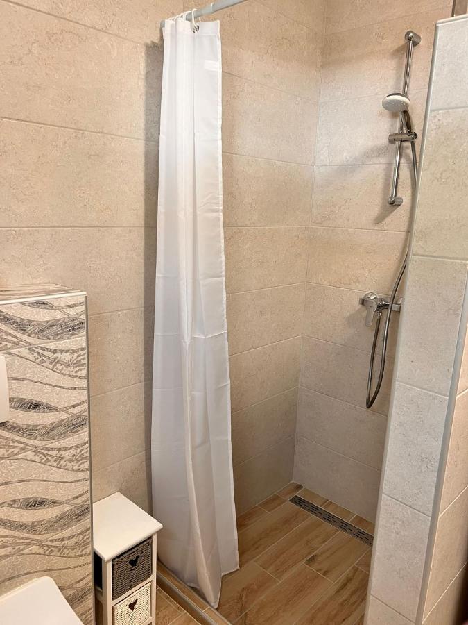 Apartmani Tin Starigrad Paklenica Exteriör bild